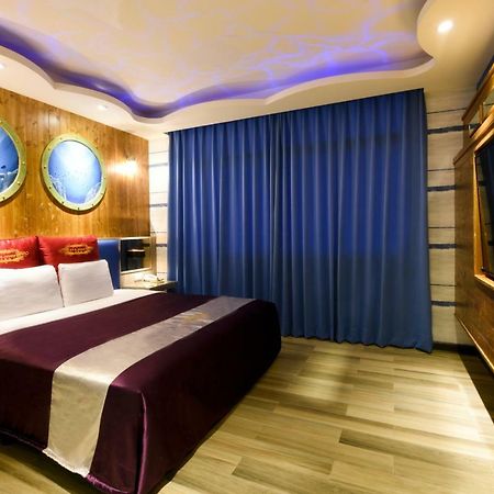 Carnival Motel Taipei Bagian luar foto