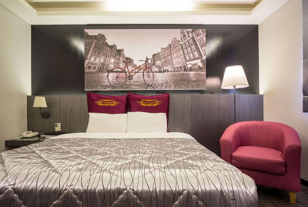 Carnival Motel Taipei Bagian luar foto