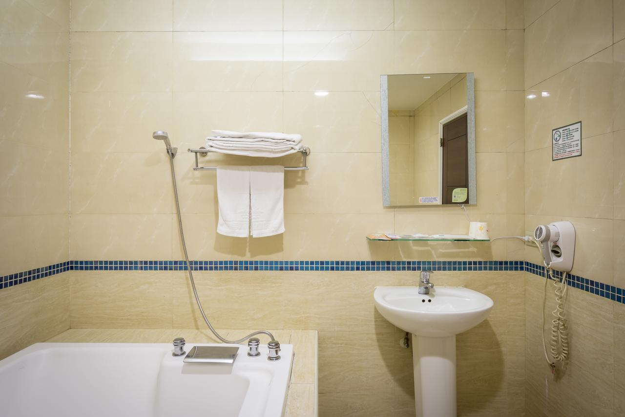 Carnival Motel Taipei Bagian luar foto