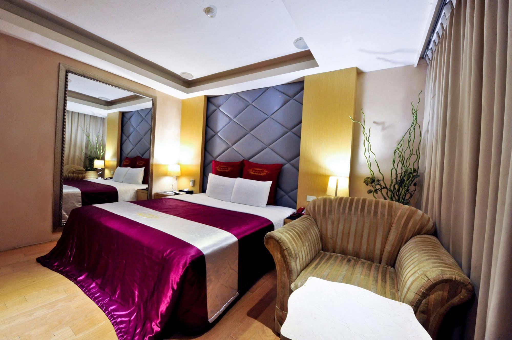 Carnival Motel Taipei Bagian luar foto