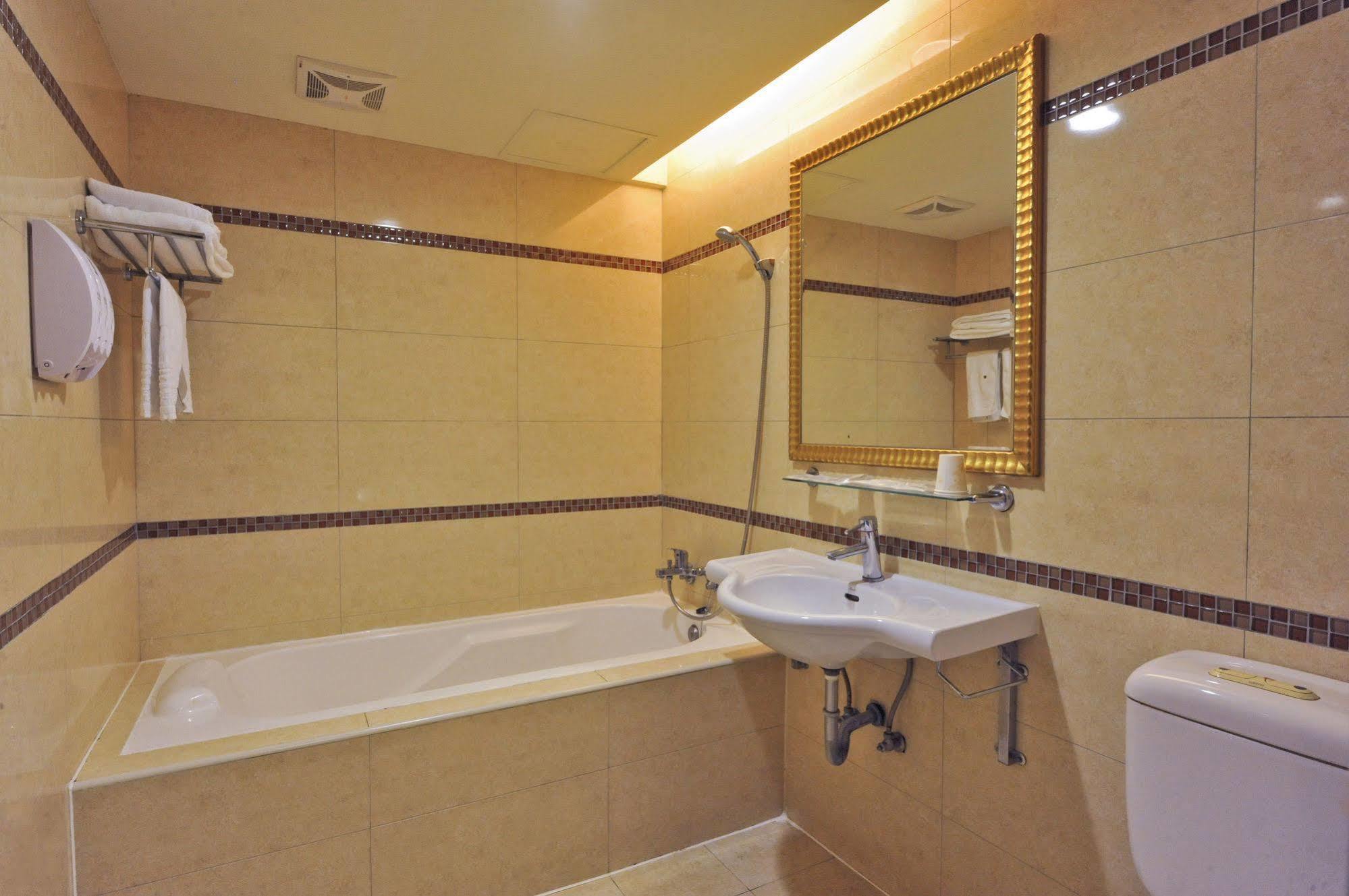 Carnival Motel Taipei Bagian luar foto