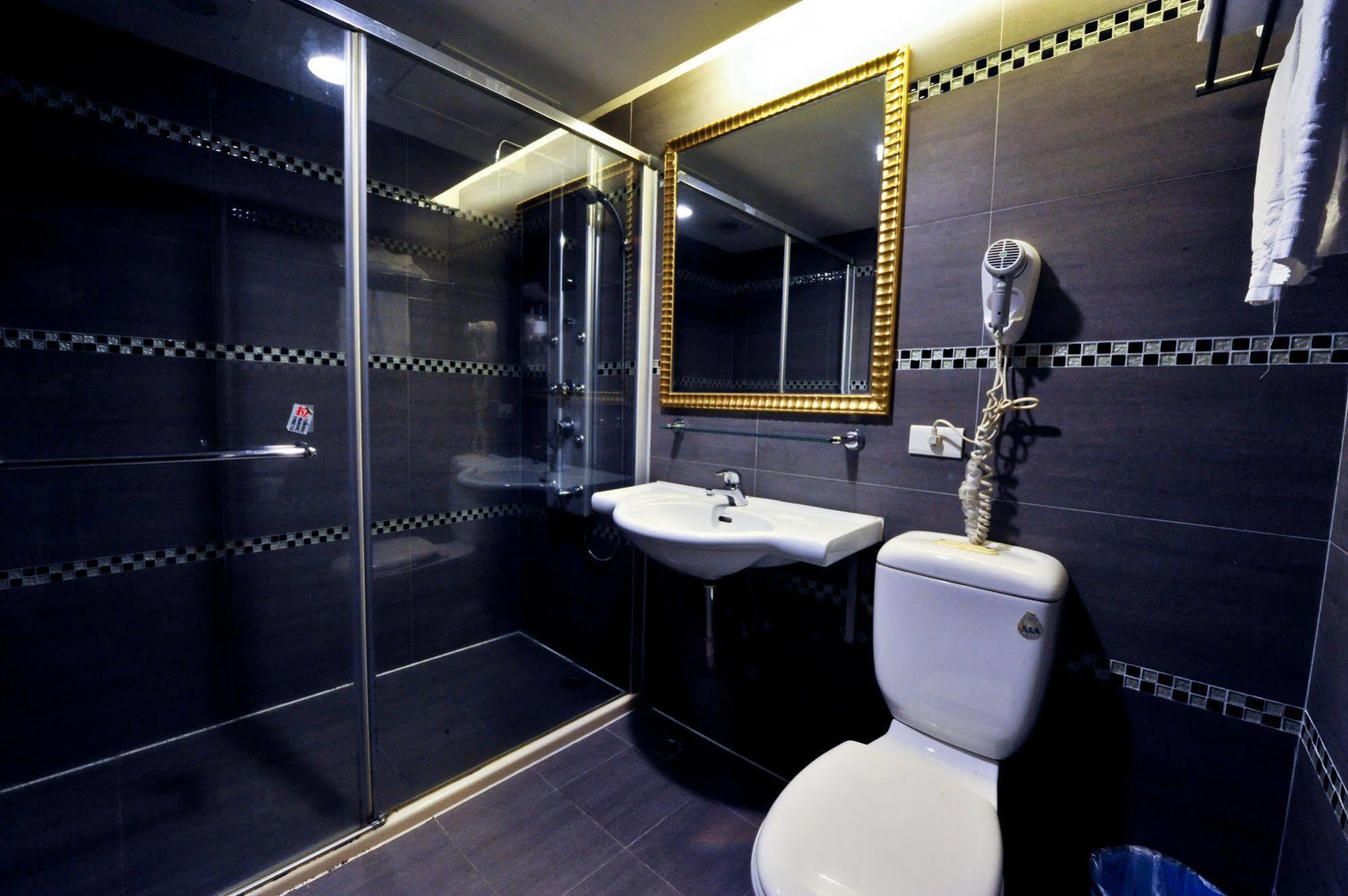 Carnival Motel Taipei Bagian luar foto