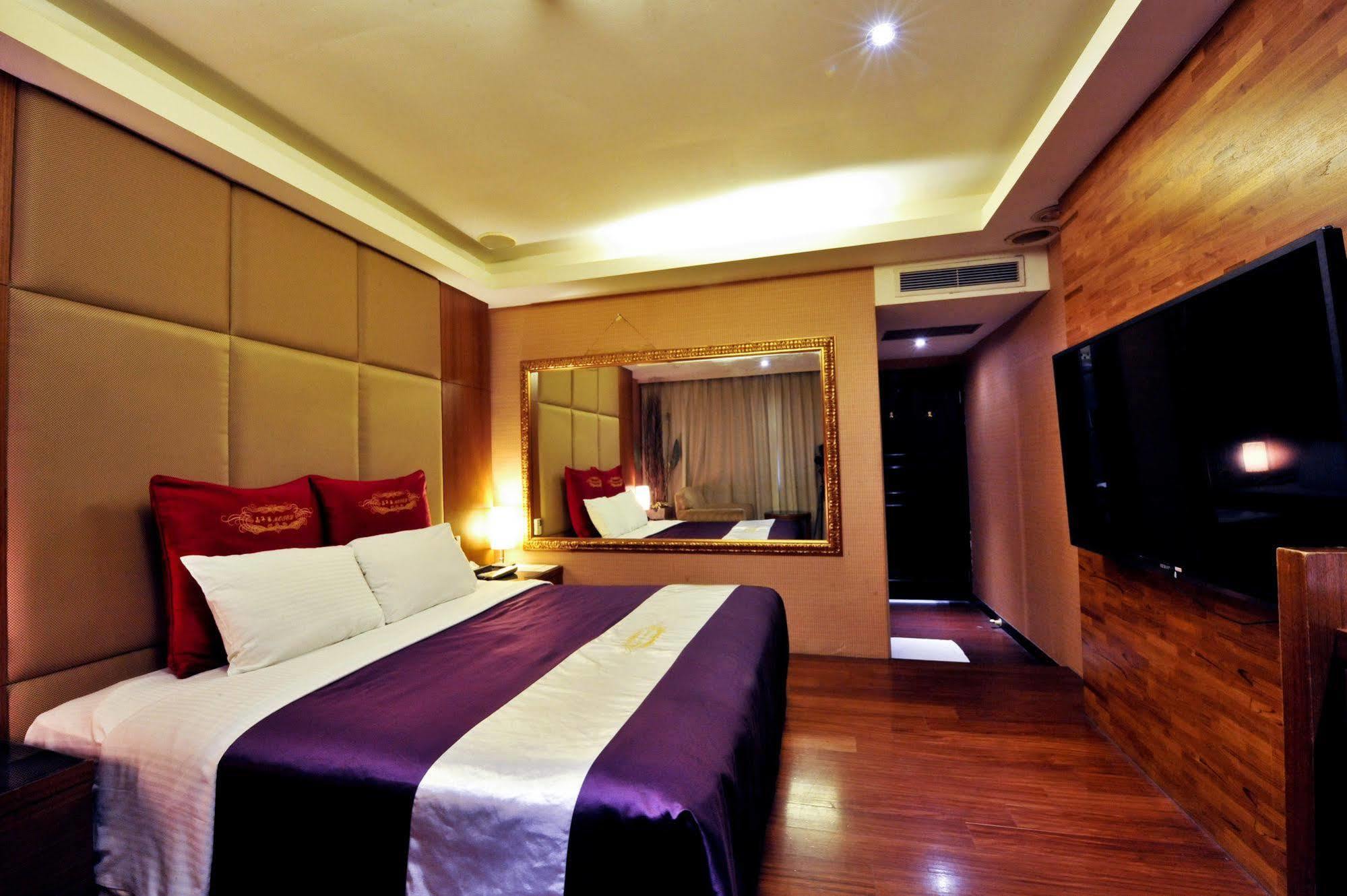 Carnival Motel Taipei Bagian luar foto