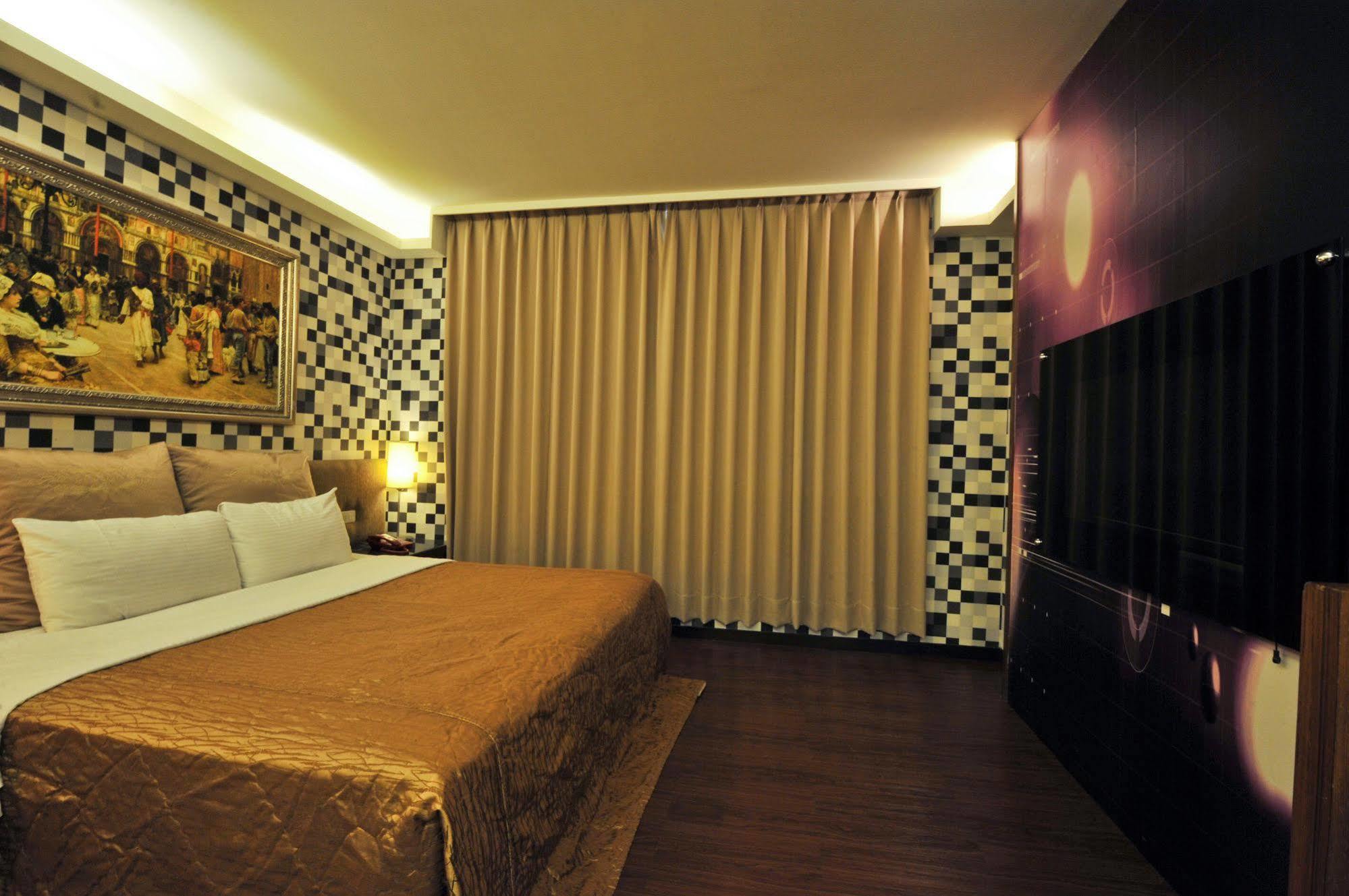Carnival Motel Taipei Bagian luar foto