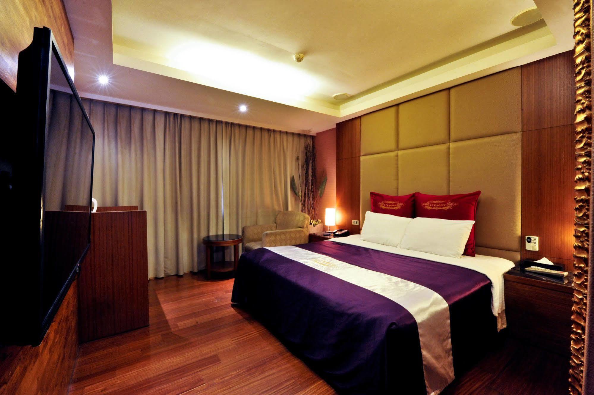 Carnival Motel Taipei Bagian luar foto