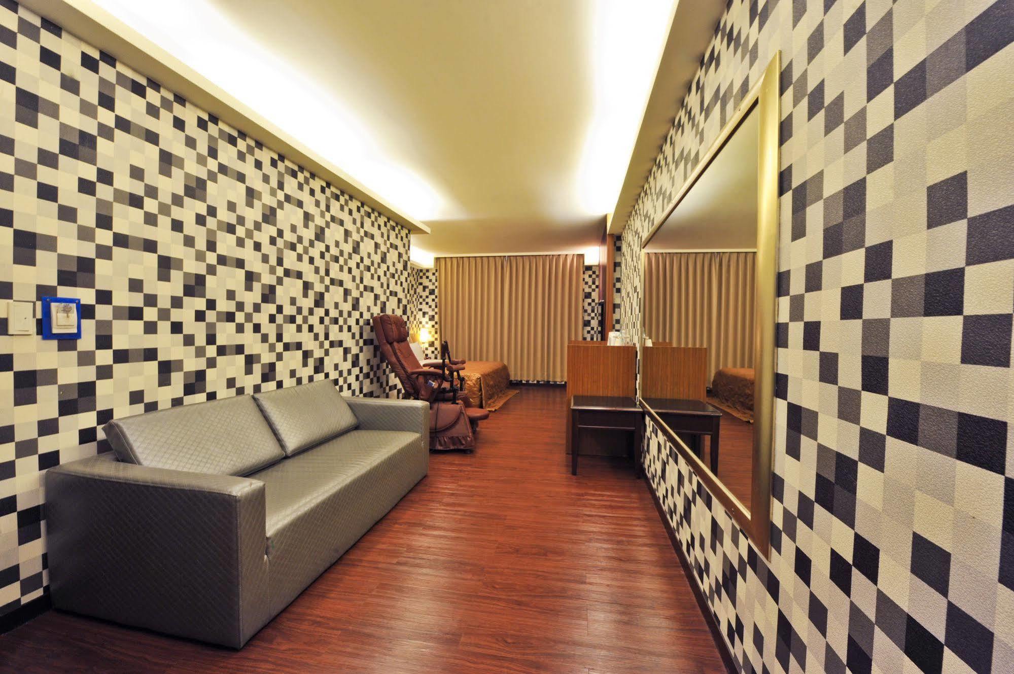 Carnival Motel Taipei Bagian luar foto