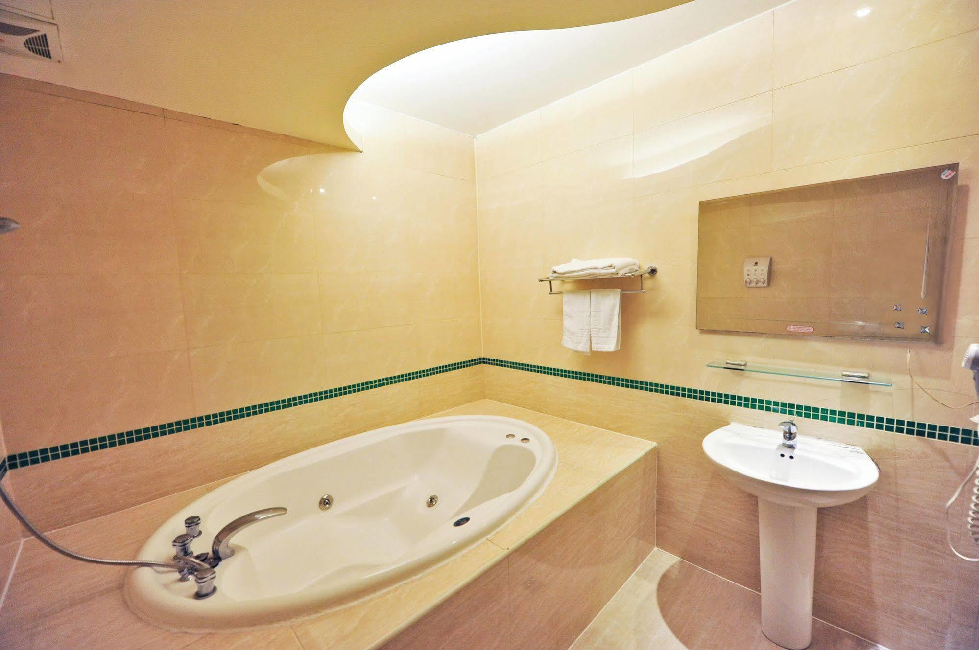 Carnival Motel Taipei Bagian luar foto