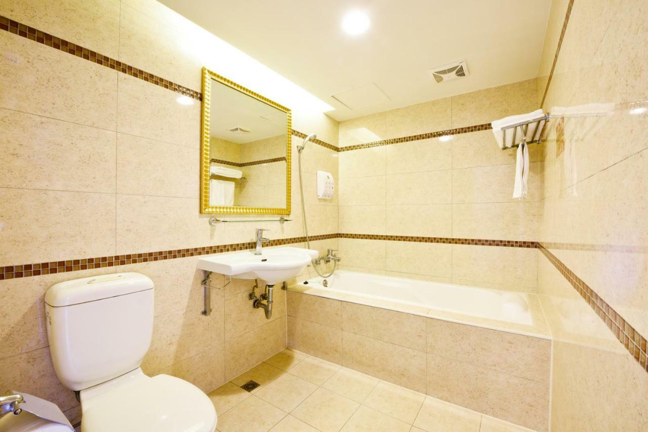 Carnival Motel Taipei Bagian luar foto